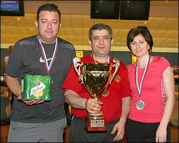 Победительница весенней Лиги чемпионов по корпоративному боулингу  - команда ТоргСантех
