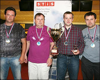 Победитель июньского этапа чемпионата по боулингу СТИС 2011 команда ББ