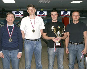 Победитель девятого этапа чемпионата по боулингу АКВА-ТЕРМ 2011 команда Терморос