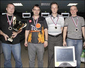 Победительница 1 этапа чемпионата по боулингу АКВА-ТЕРМ 2012 команда АКВАПОИНТ