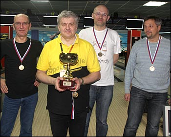 Победительница 4 этапа чемпионата по боулингу среди IT-компаний 2013 - команда ORANGE