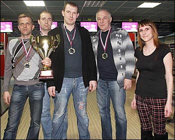 Победительница четвертого этапа чемпионата по боулингу ОКНА БОУЛИНГ 2013 команда Профиком