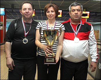 Победительница четвертого этапа чемпионата по боулингу ОКС БОУЛИНГ 2013 команда ТоргСантех