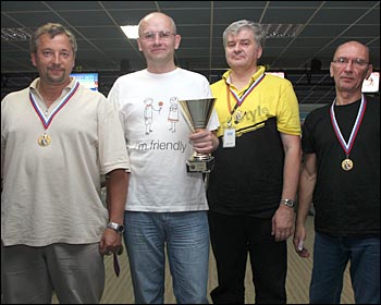 Победительница 6 этапа чемпионата по боулингу среди IT-компаний 2013 - команда ORANGE