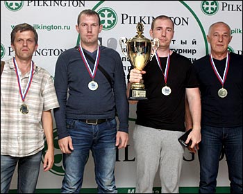 Победительница шестого этапа чемпионата по боулингу ОКНА БОУЛИНГ 2013 команда Профиком