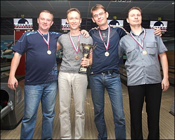 Победительница 8 этапа чемпионата по боулингу среди IT-компаний 2013 - команда CMA