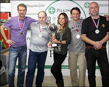 Победительница девятого этапа командного чемпионата ОКНА БОУЛИНГ 2013 команда ГЛИМС