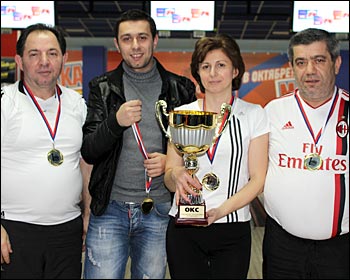 Победительница десятого этапа чемпионата по боулингу ОКС БОУЛИНГ 2013 команда ТоргСантех