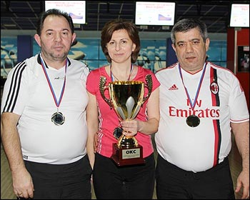 Победительница одиннадцатого этапа чемпионата по боулингу ОКС БОУЛИНГ 2013 команда ТоргСантех