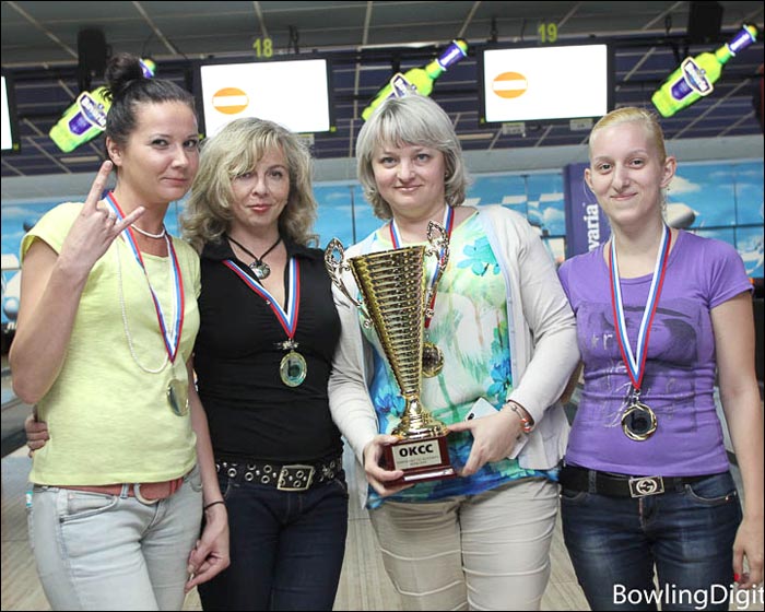 Победительница шестого этапа чемпионата по боулингу ОКСС Боулинг 2014 - команда SIMPLEX