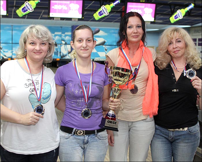 Победительница седьмого этапа чемпионата по боулингу ОКСС 2015 - команда SIMPLEX