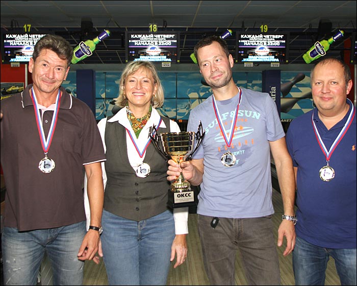 Победительница девятого этапа чемпионата по боулингу ОКСС 2015 - команда Метеорус