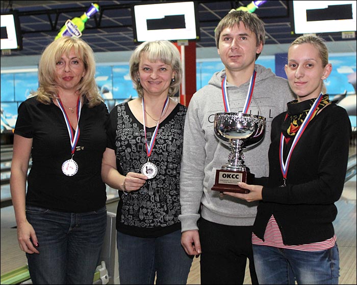 Победительница Гранд Финала чемпионата по боулингу ОКСС 2015 - команда SIMPLEX